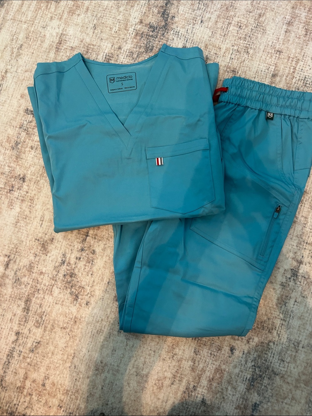 Mediclo Island Blue Women's Scrub Set